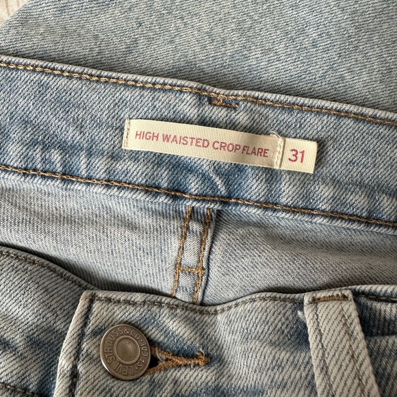Levi’s Flare Jean - Picture 6 of 10
